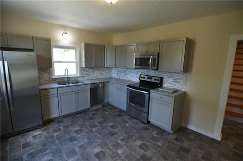 84 Warwick St, Woonsocket, RI 02895 photo 8