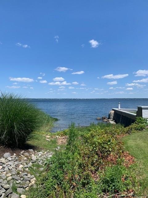 39 Brinton Ave, Warwick, RI 02889 photo 2