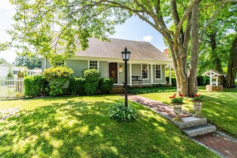 65 Thunder Trl, Cranston, RI 02921 photo 2