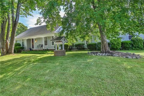 65 Thunder Trl, Cranston, RI 02921 photo 3