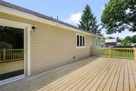 624 Buttonwoods Ave, Warwick, RI 02886 photo 11