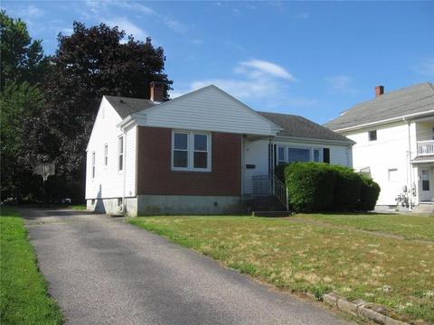 65 Oak St, Westerly, RI 02891 photo 2