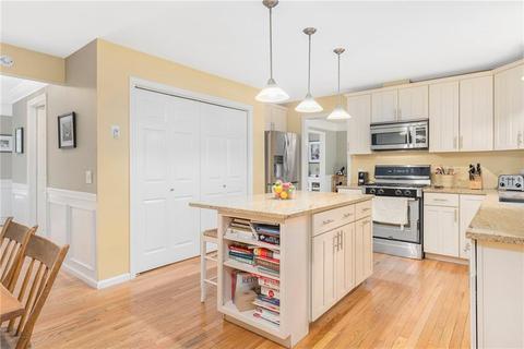 38 Davis Cir, Warwick, RI 02886 photo 9