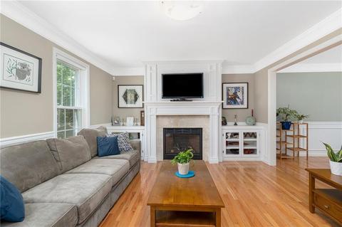 38 Davis Cir, Warwick, RI 02886 photo 3