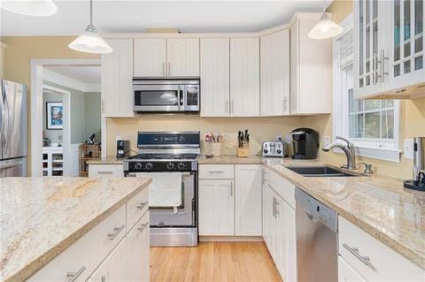 38 Davis Cir, Warwick, RI 02886 photo 8
