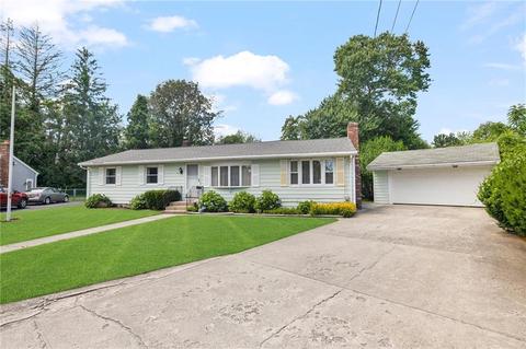 20 Crocus St, Warwick, RI 02886 photo 2
