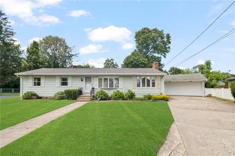 20 Crocus St, Warwick, RI 02886 photo 1