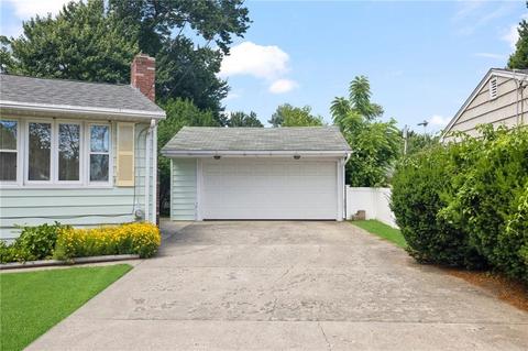 20 Crocus St, Warwick, RI 02886 photo 4