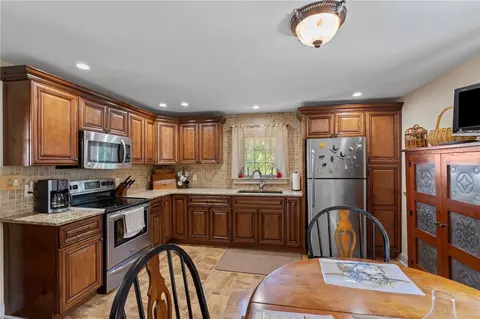 61 Read Ave, Coventry, RI 02816 photo 4