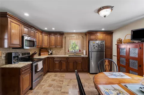61 Read Ave, Coventry, RI 02816 photo 3