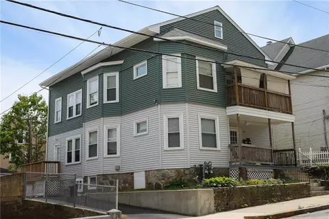 258 Park Pl, Woonsocket, RI 02895 photo 2