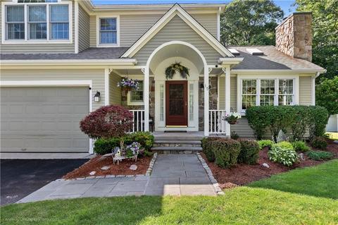 15 Katie Dr, Warren, RI 02885 photo 3