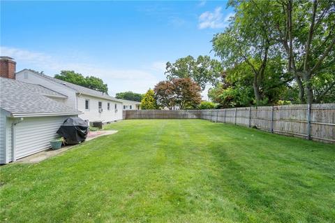 108 Thrush Rd, Warwick, RI 02886 photo 3