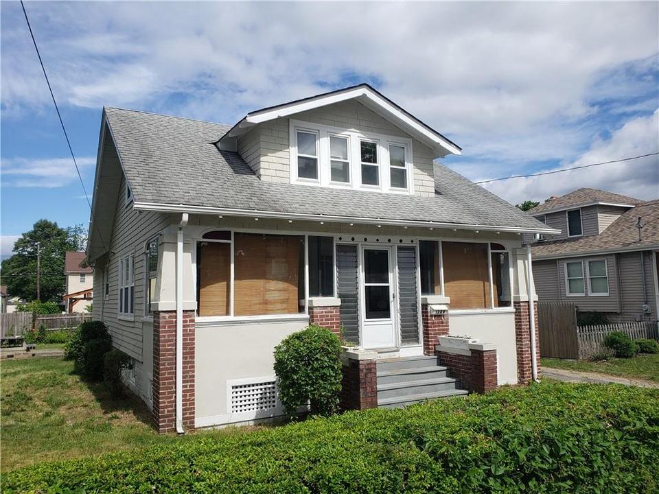 1289 W Shore Rd, Warwick, RI 02889 1 photo MLS 1314967 Movoto