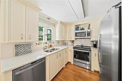 91 Hull St, Warwick, RI 02888 photo 4
