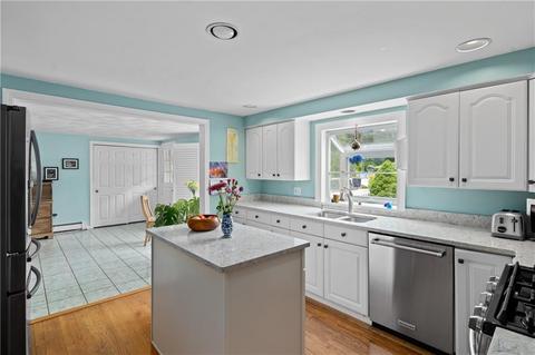515 Red Chimney Dr, Warwick, RI 02886 photo 12