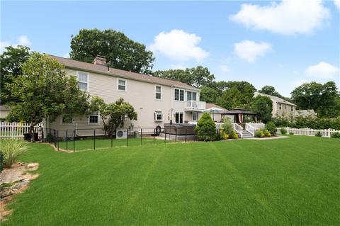 515 Red Chimney Dr, Warwick, RI 02886 photo 3