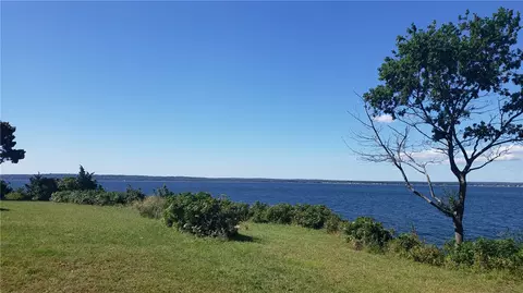 45 Wickford Ave, Jamestown, RI 02835
