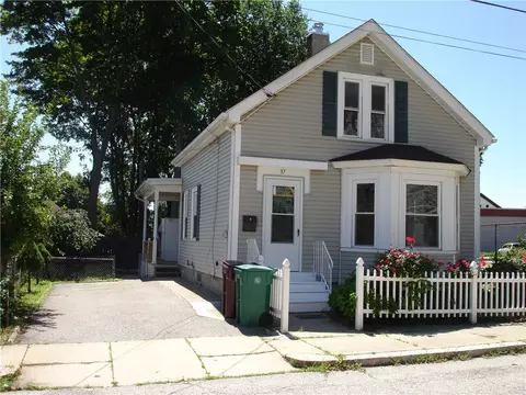 37 Daniels St, Woonsocket, RI 02895 photo 2