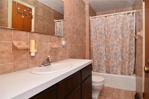 141 Stoneham Dr, Woonsocket, RI 02895 photo 4