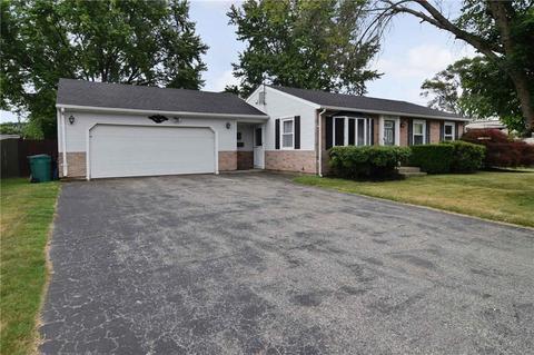 141 Stoneham Dr, Woonsocket, RI 02895 photo 2