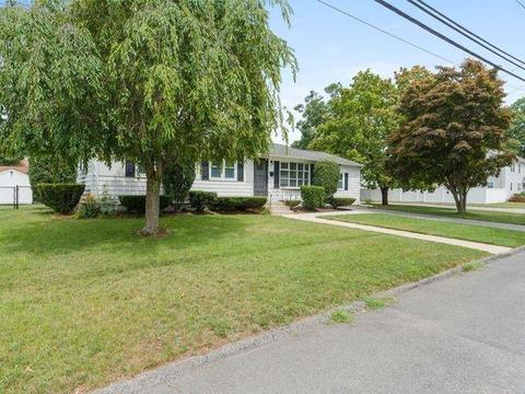 37 Foxcroft Ave, Warwick, RI 02889 photo 3