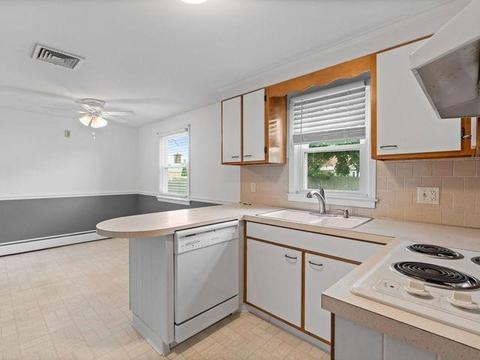 37 Foxcroft Ave, Warwick, RI 02889 photo 9