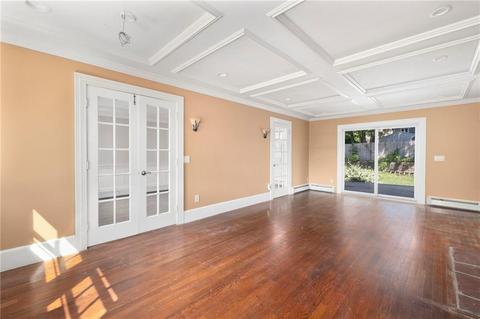 71 Summer St, Westerly, RI 02891 photo 4