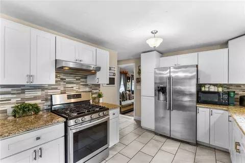 56 Marshall Rd, Woonsocket, RI 02895 photo 12