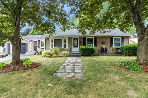 56 Marshall Rd, Woonsocket, RI 02895 photo 3