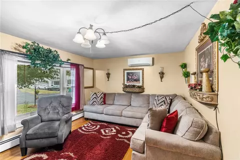 56 Marshall Rd, Woonsocket, RI 02895 photo 6