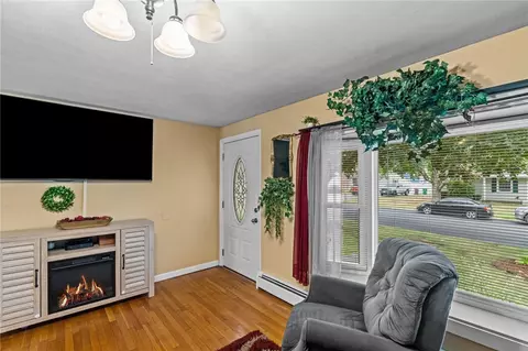 56 Marshall Rd, Woonsocket, RI 02895 photo 5