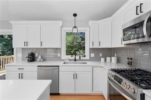 159 White Ave, Warwick, RI 02889 photo 4