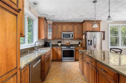 36 Capron Way, Glocester, RI 02814 photo 8