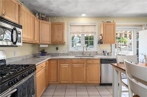65 Hebert Ave, Woonsocket, RI 02895 photo 8