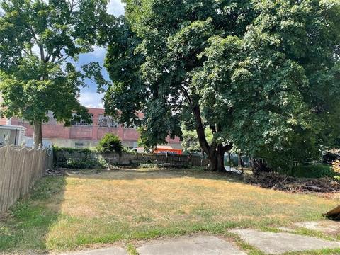 133 Earle St, Woonsocket, RI 02895 photo 7