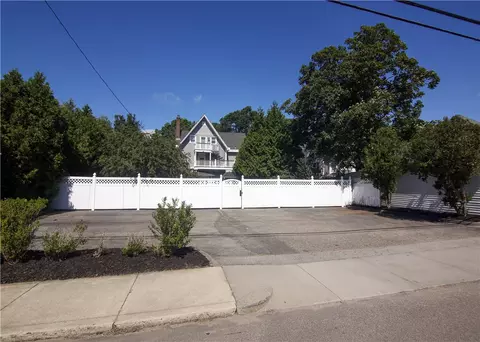 7 Grove Ave, Westerly, RI 02891 photo 2