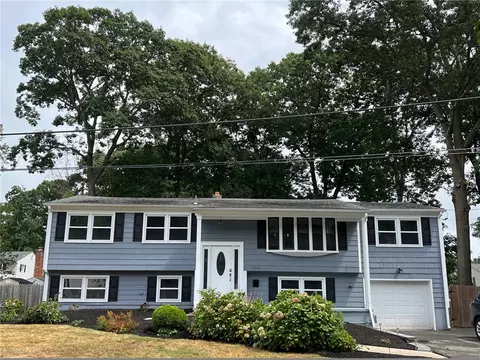 106 Oberlin Dr, Warwick, RI 02886 photo 5