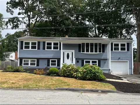 106 Oberlin Dr, Warwick, RI 02886 photo 1