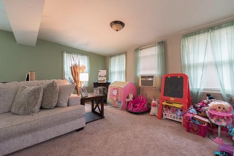 106 Crawford St, Woonsocket, RI 02895 photo 2