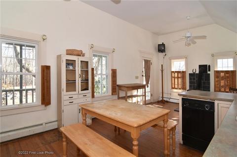 339 Commonwealth Ave, Warwick, RI 02886 photo 7