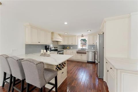 87 Brewster Dr, Warwick, RI 02889 photo 3