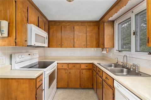 49 Ruth St, Woonsocket, RI 02895 photo 7