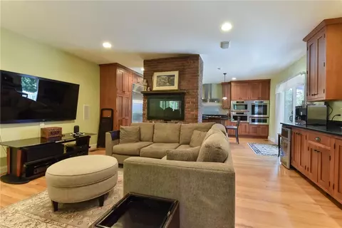 1046 Warwick Neck Ave, Warwick, RI 02889 photo 24