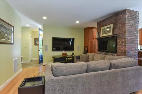 1046 Warwick Neck Ave, Warwick, RI 02889 photo 23