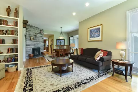 1046 Warwick Neck Ave, Warwick, RI 02889 photo 17