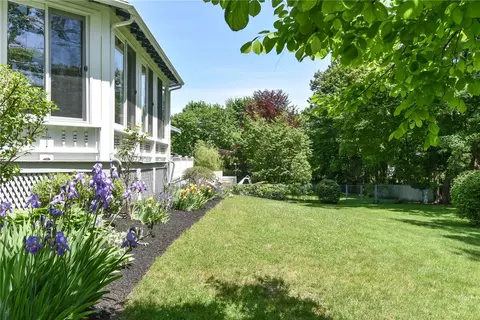 1046 Warwick Neck Ave, Warwick, RI 02889 photo 6