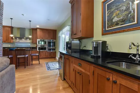 1046 Warwick Neck Ave, Warwick, RI 02889 photo 25