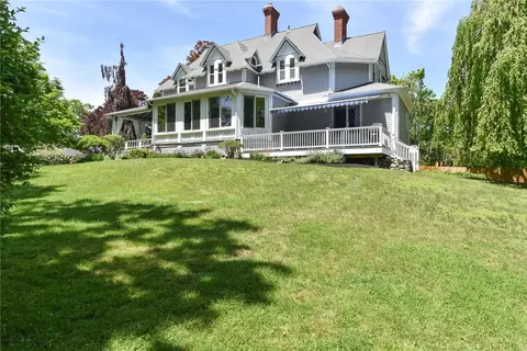 1046 Warwick Neck Ave, Warwick, RI 02889 photo 4