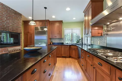 1046 Warwick Neck Ave, Warwick, RI 02889 photo 28